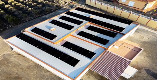 Projekt fotovoltaické v?roby energie pro ekologickou farmu ve ?panělsku