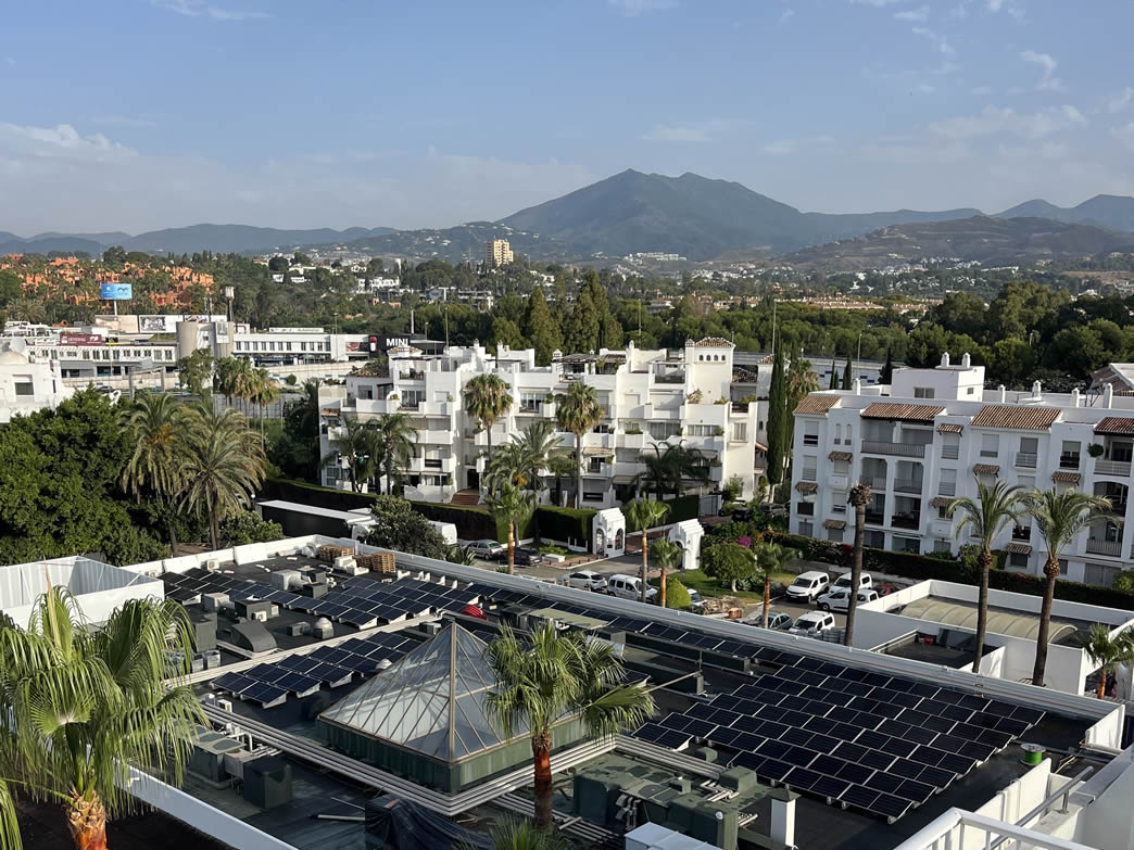 Un hotel de lujo en Marbella integra energía solar en su cubierta respetando el dise?o del edificio